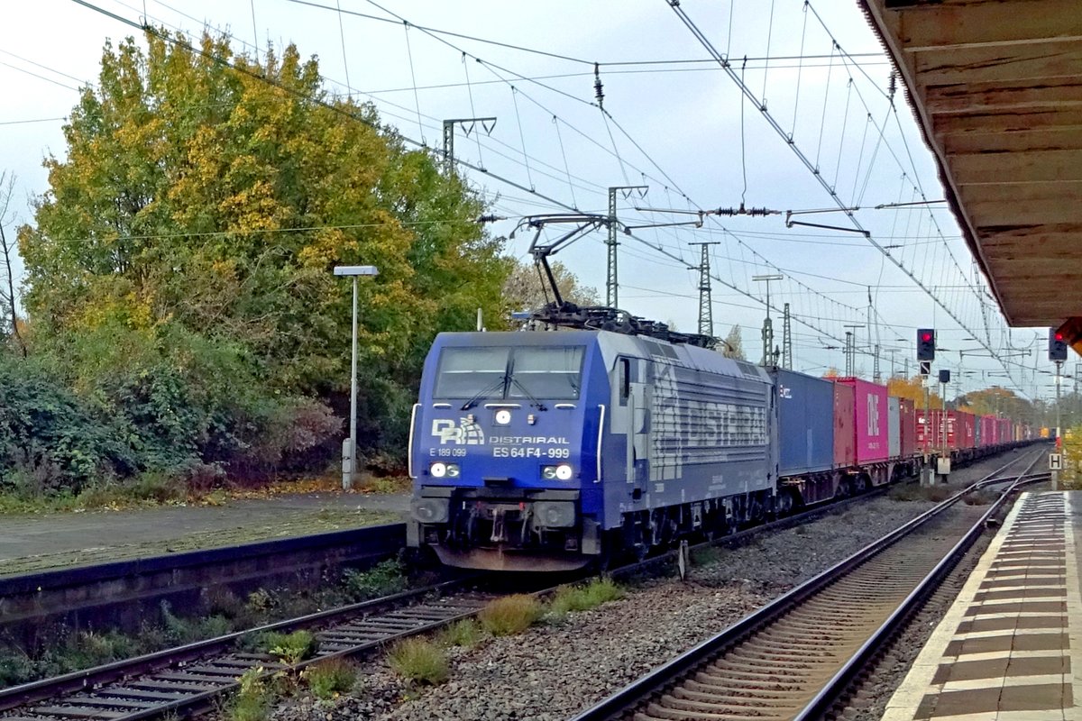 DistrRail 189 099 hauls her container train through Emmerich on 14 November 2019.