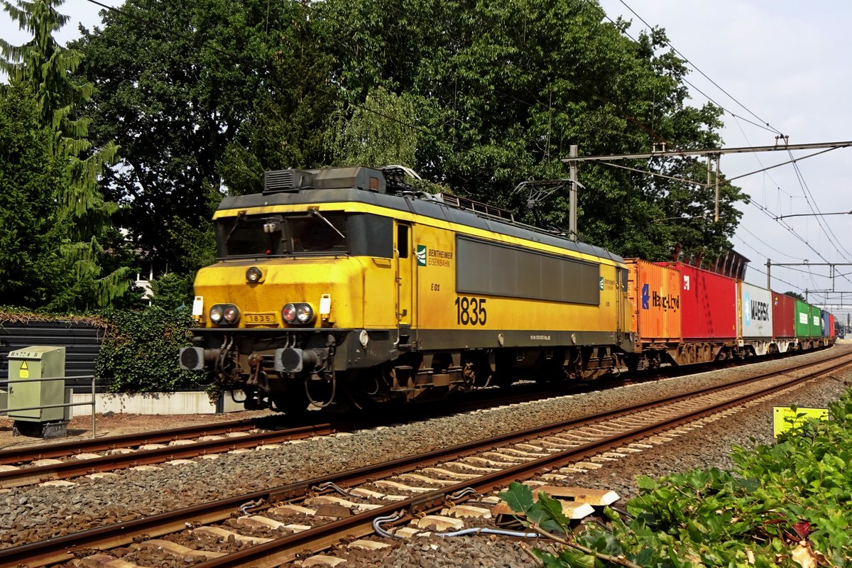 Diverted Coevorden-Shuttle container train passes through Wijchen on 1 August 2020 with Bentheimer Eisenbahn 1835/E-01 hauling.