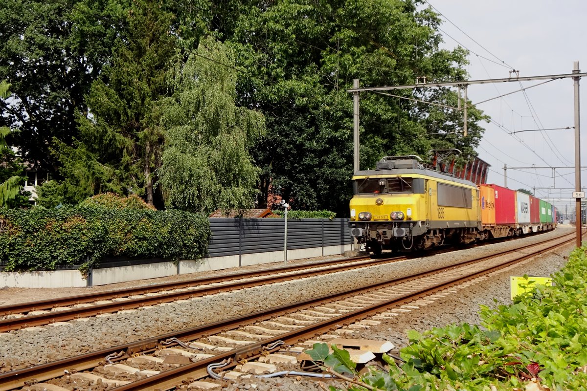 Diverted Coevorden-Shuttle container train passes through Wijchen on 1 August 2020 with Bentheimer Eisenbahn 1835/E-01 hauling.