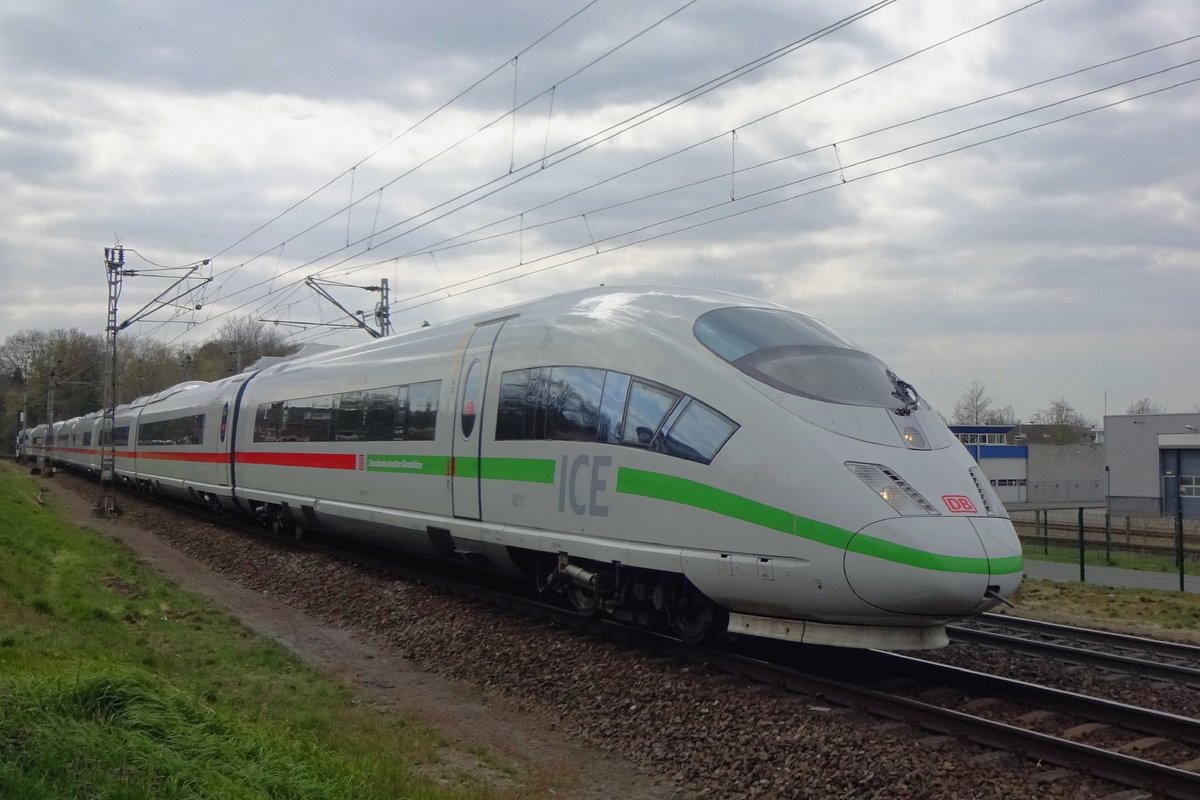 Diverted ICE 406 011 enters Venlo from Köln on 8 April 2021. Normally, this service between Amsterdam Centraal and Frankfurt-am-Main Hbf goes via Utrecht, Arnhem, Oberhausen, Düsseldorf and Cologne. 