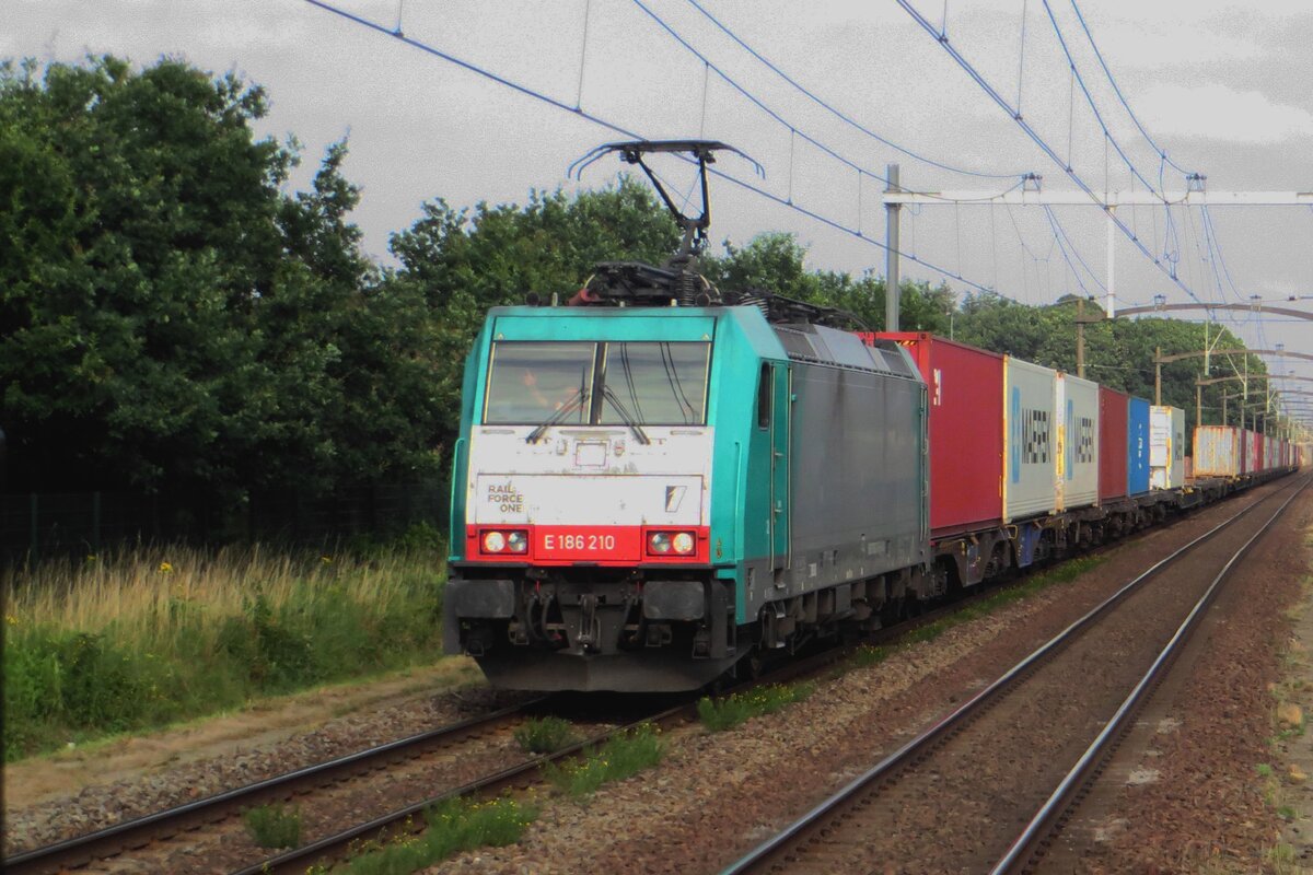 Don't take issue with the name this train came from: RFO 186 210 hauls a container train through Tilburg-Reeshof on 7 July, having originated at Gekkengraaf -which name means Mad Count.