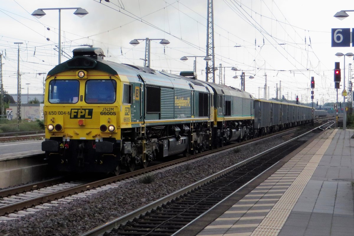 Double Class! FreightLiner Poland 650 004/66005 hauls a sister engine and a rake of coal wagons through Celle on the evening of 15 September 2020.
