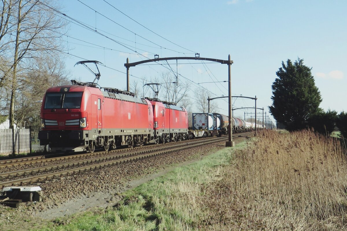 Double pack of DB Vectrons with 193 305 leading at Hulten on 23 february 2022.