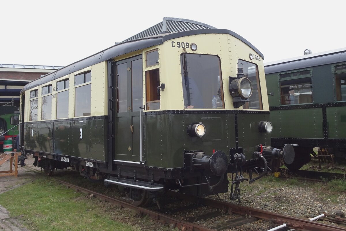 During an Open day on 18 February at the SGB in Goes, omC 909 could be photographed. Eight of these omCs were pressed into service by NS in the 1930s; number 909 is actually a kind of masquerade. 