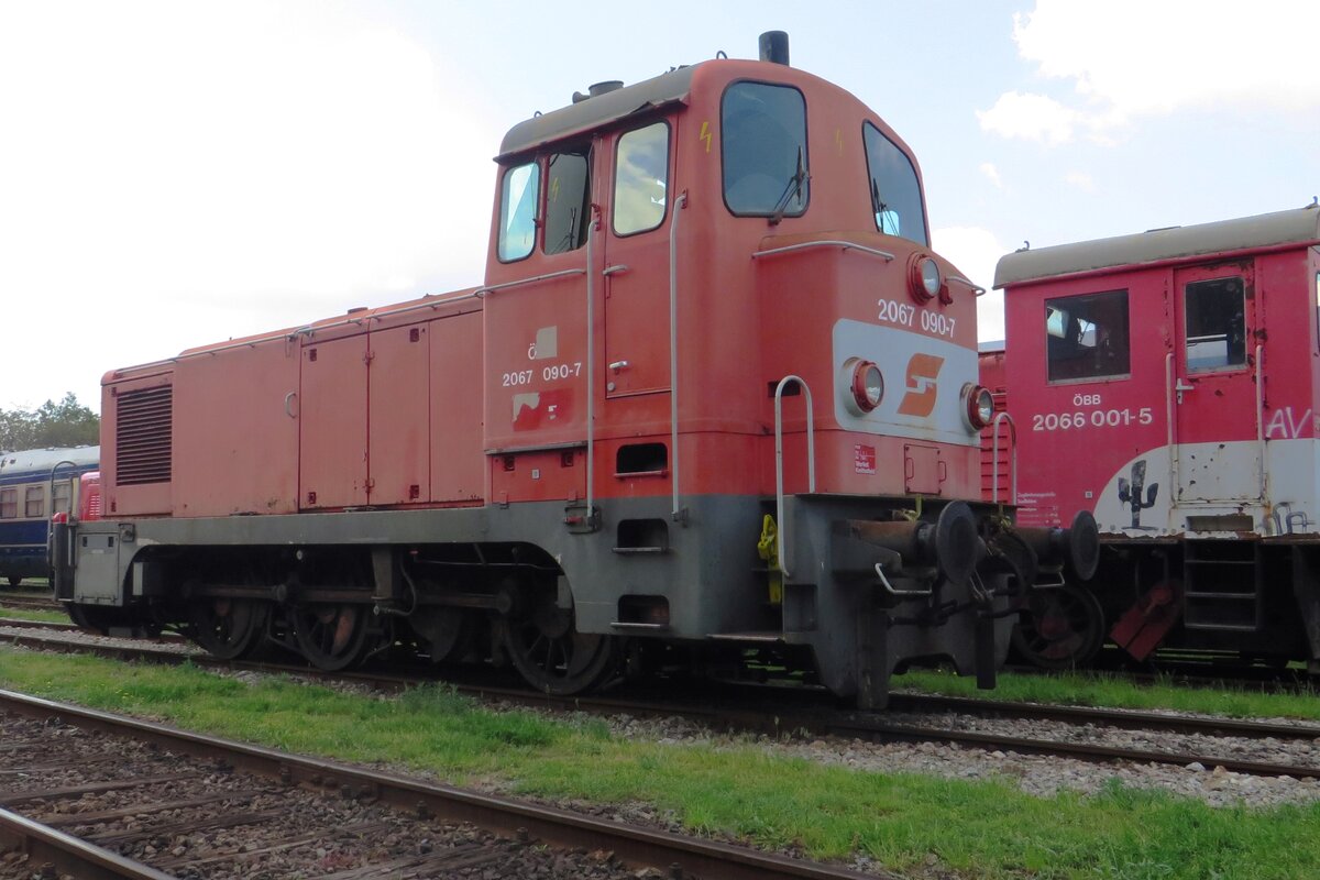 During the Diesel Days at the Heizhaus Strasshof, 2067.090 enjoys the Sun and the visitors on 21 May 2023.