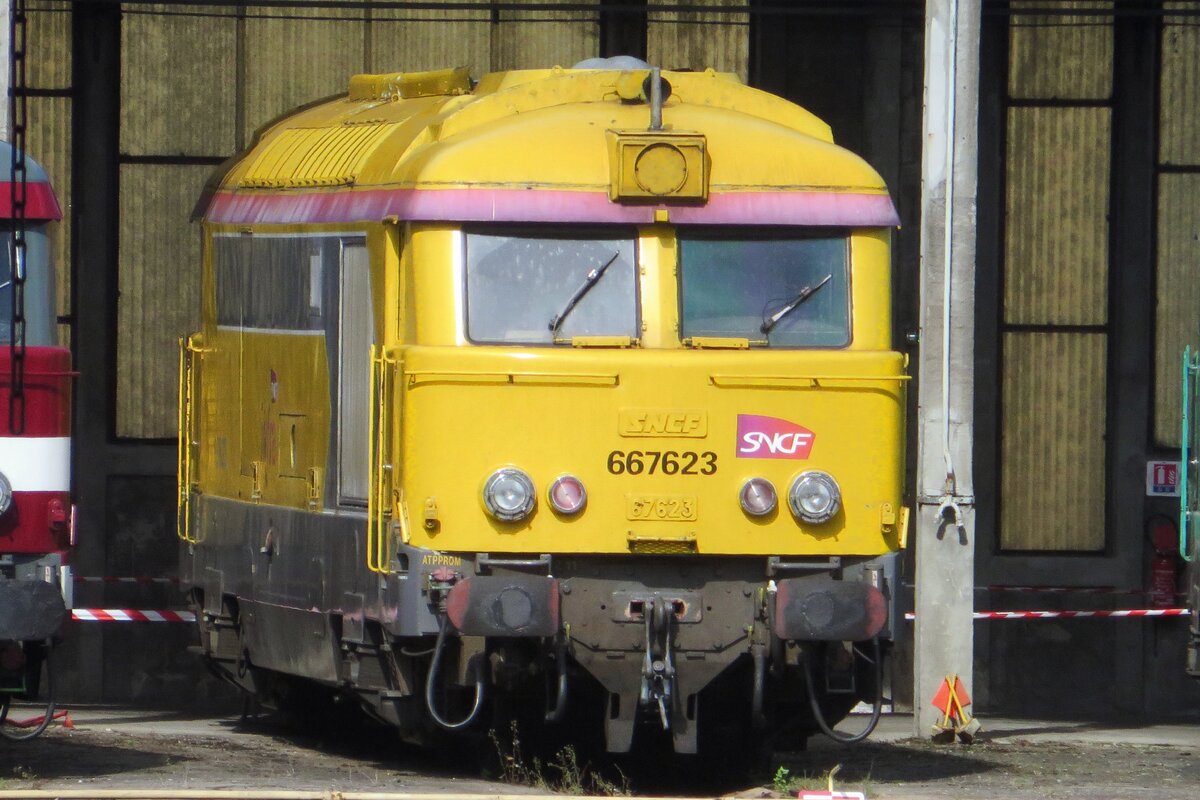 During the Open weekend at the SNCF works at Nevers on 18 September 2021, Infra 67623 could be photographed at the Technicentre Nevers. 