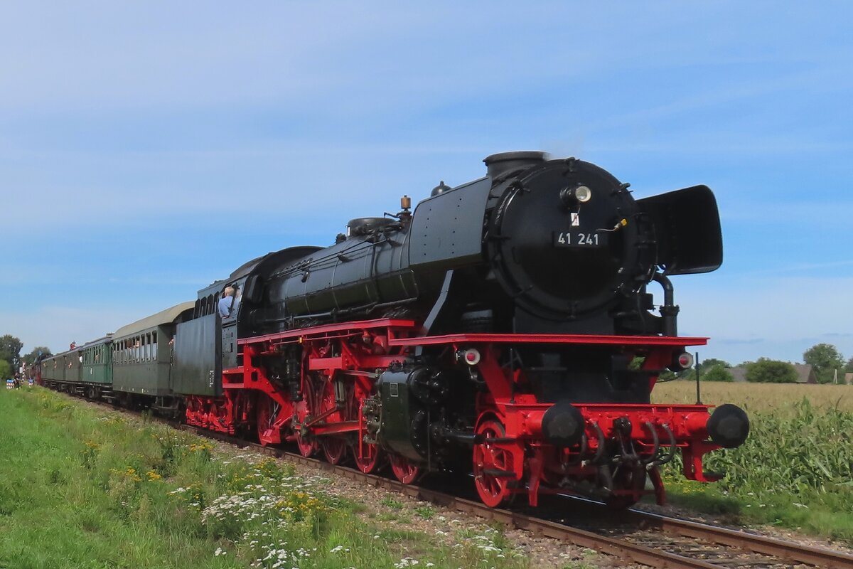 During the Terug-naar-Tien festival 2023 VSM's 41 241 hauls a steam train to Loenen through Lieren on 3 September 2023
