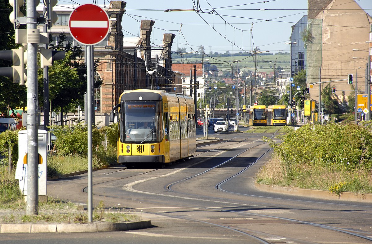 DVB 2640 in Könneritzstraße (line 10) direction Messe Dresden. 

date: 7. June 2014.