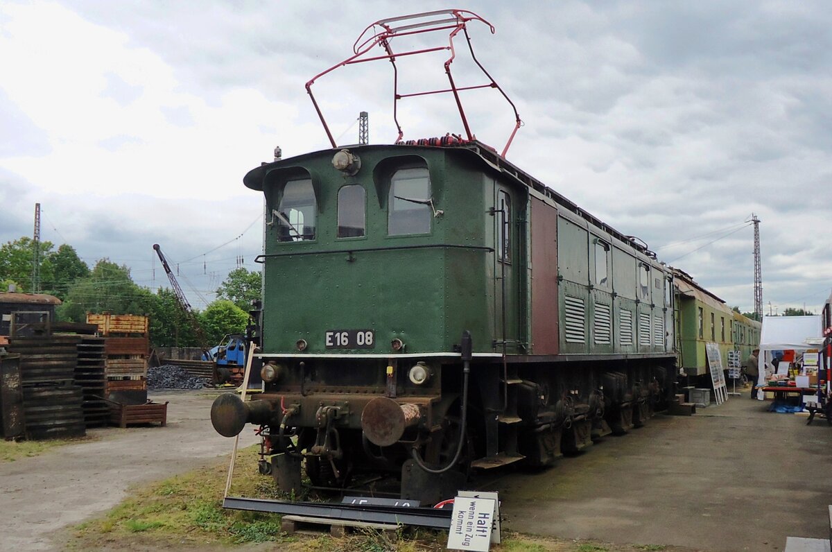 E 16 08, seen here on 30 may 2014 at the railway museum of Darmstadt-Kranichstein, is in need of a serious overhaul.