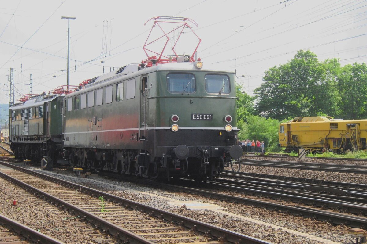 E50 091 hauls an E44.5 during the loco parade on 2 June 2012 at the Db-Museum of Koblenz-Lützel.