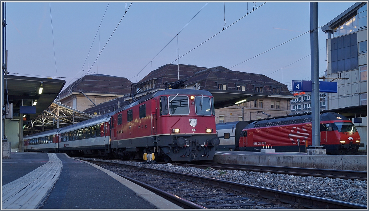Early morning in Lausanne with the SBB Re 4/4 11181 and a Re 460. 

20.02.2019