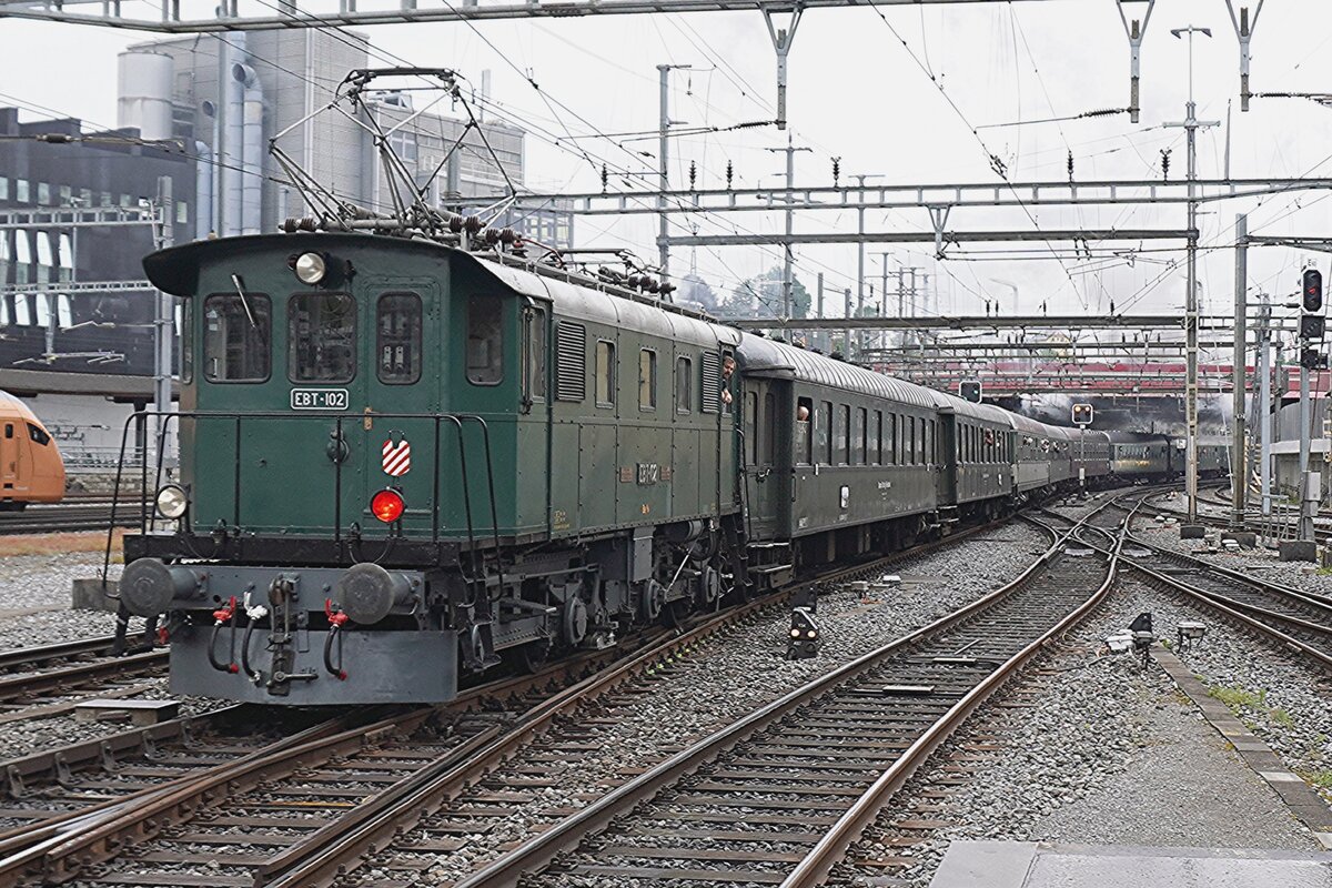 EBT-102 banks an extra train out of Luzern on a rainy 15 May 2026.
