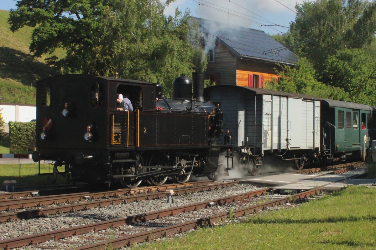 EBT-2 of the Dampfbahn Zürich enters Sümiswald-Grünen with an extra train on 18 May 2025 during the  150 Years of the Emmentalbahn   jubilations.