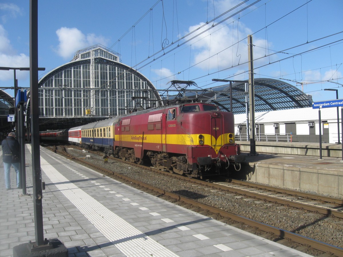 EETC 1254  Ir J,Hoekwater  leaves Amsterdam CS with a  for Cortina d`Ampezzo, The loco wil take the train on it's first leg to Emmerich, 01/03/2015.