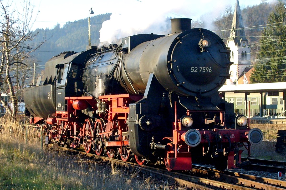 EFZ 52 7596 stands at Hausach on 29 December 2019.