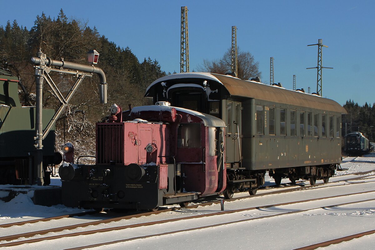 EFZ's shunter Köf 6586 stands in Seebrugg on 3 January 2026.
