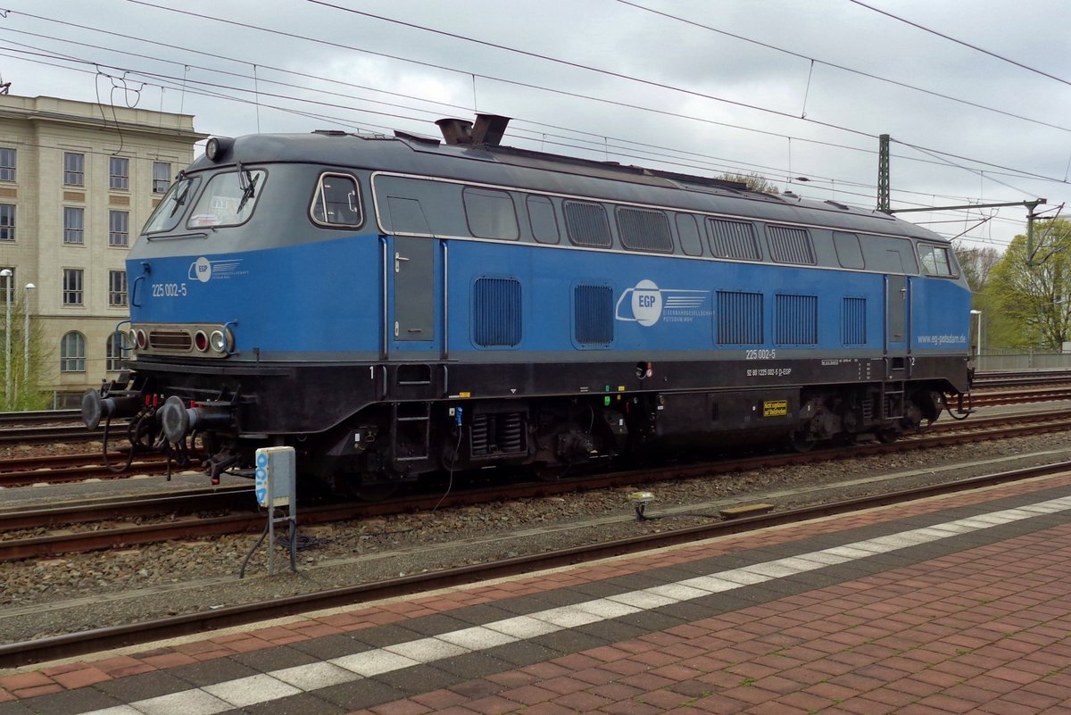 EGP 225 002 stands in Dresden Hbf on 8 April 2017.