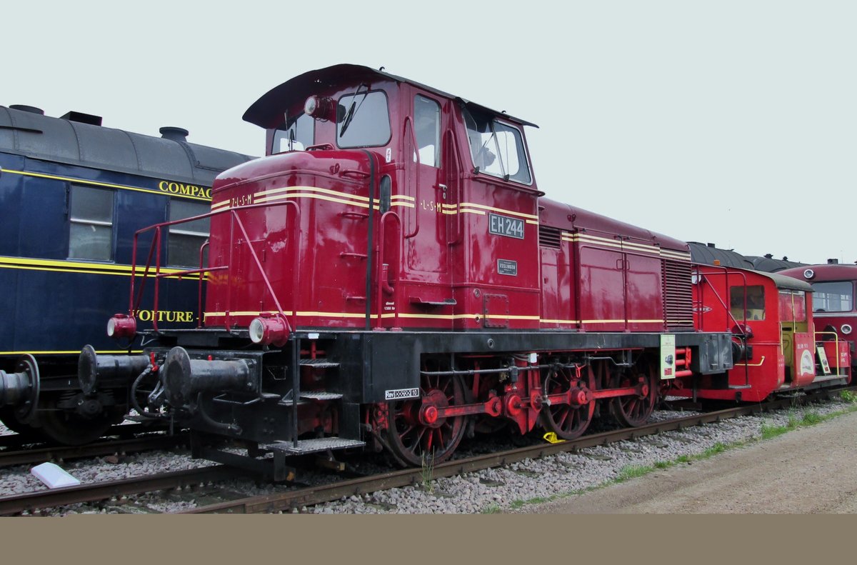 EH 244 stands at Simpelveld on 12 July 2014. This Esslingen build engine is used by the ZLSM for shunting duties.