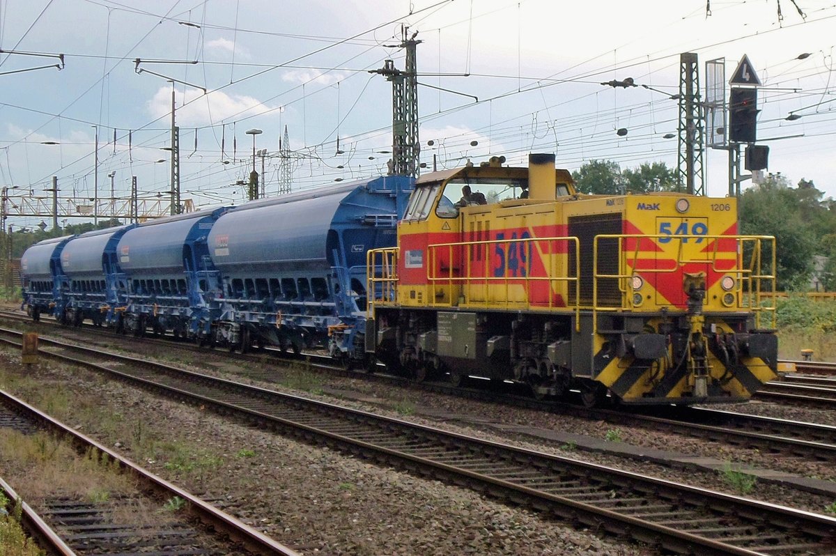EH 549 hauls a cereals train through the niow defunct DB station of Duisburg Entenfang on 16 September 2016.