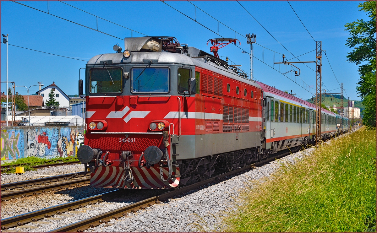 Electric loc 342-001 pull EC151 'Emona' through Maribor-Tabor on the way to Ljubljana. /6.6.2014