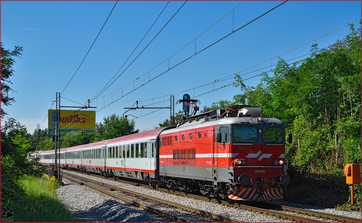 Electric loc 342-001 pull EC158 'Croatia' through Maribor-Tabor on the way to Vienna. /28.8.2014