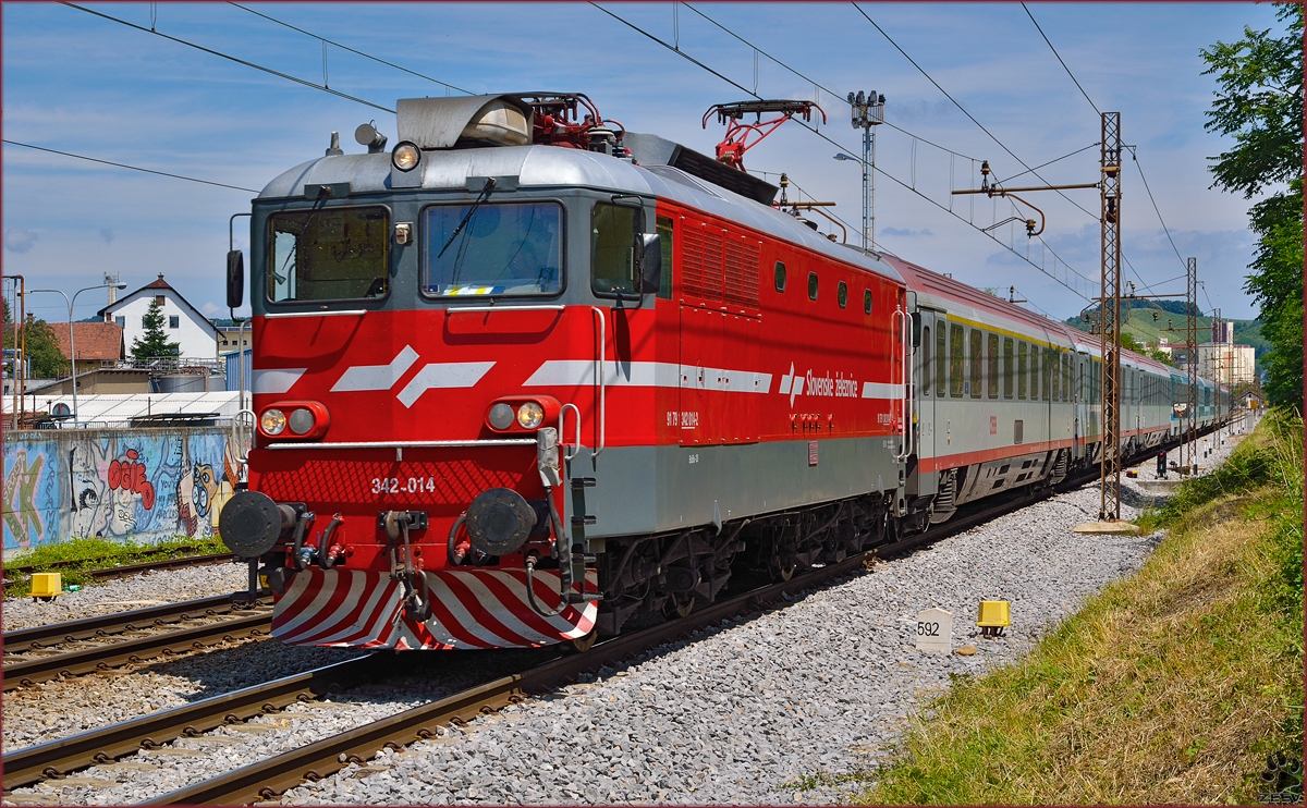 Electric loc 342-014 pull EC151 'Emona' through Maribor-Tabor on the way to Ljubljana. /16.6.2014