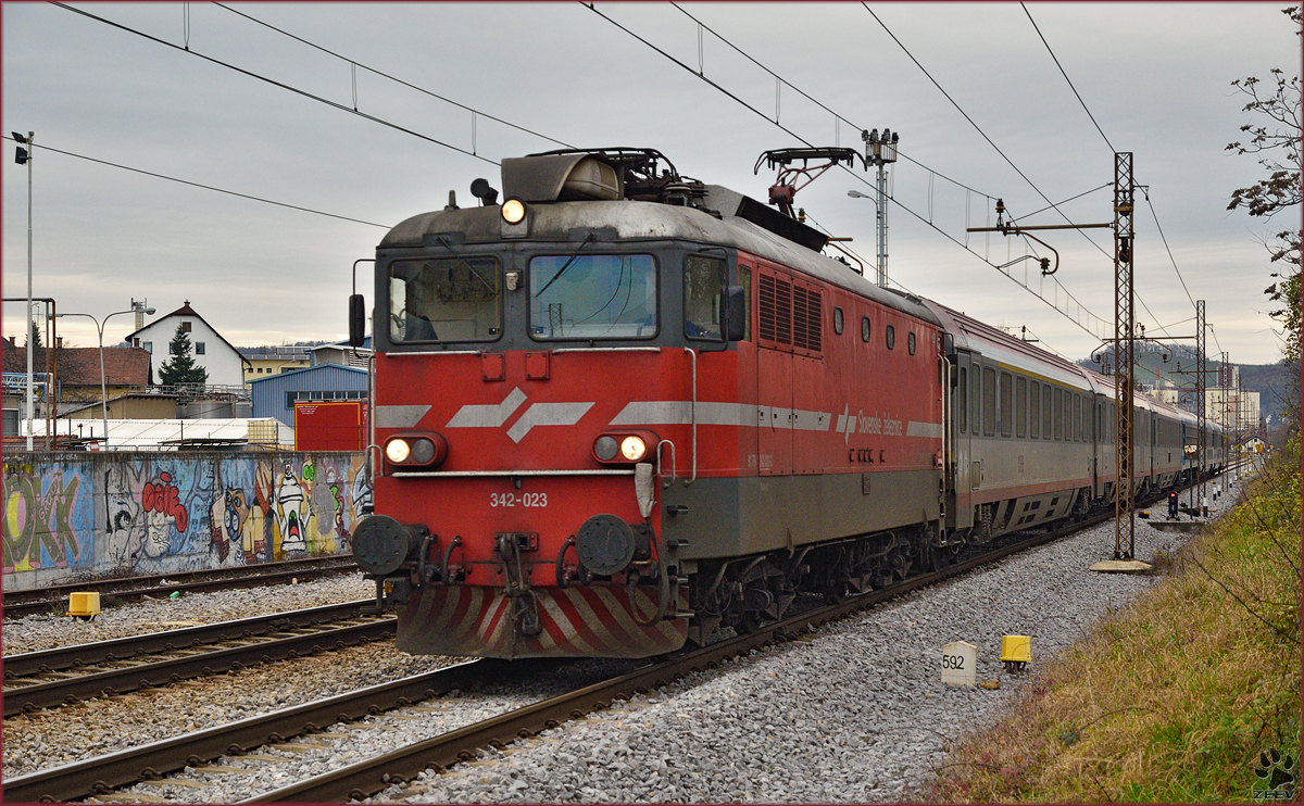 Electric loc 342-023 pull EC151 'Emona' through Maribor-Tabor on the way to Ljubljana. /9.12.2014