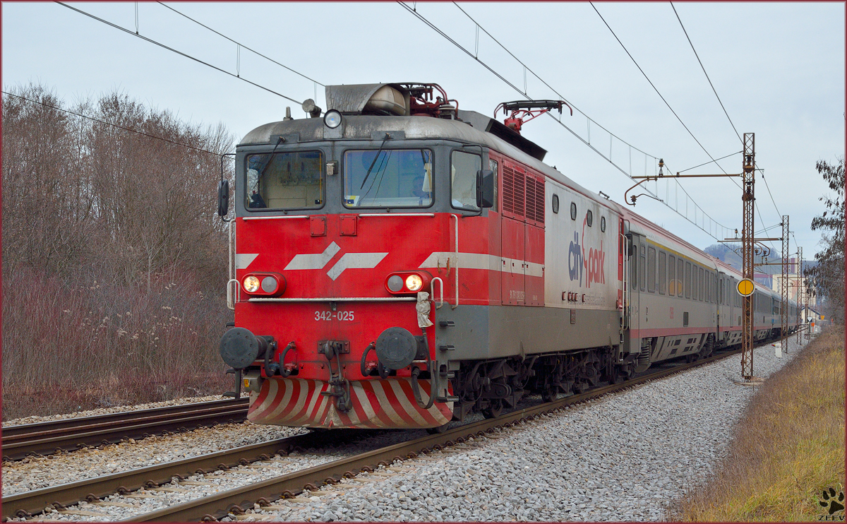 Electric loc 342-025 is hauling EC151 'Emona' through Maribor-Tabor on the way to Ljubljana. /7.1.2014