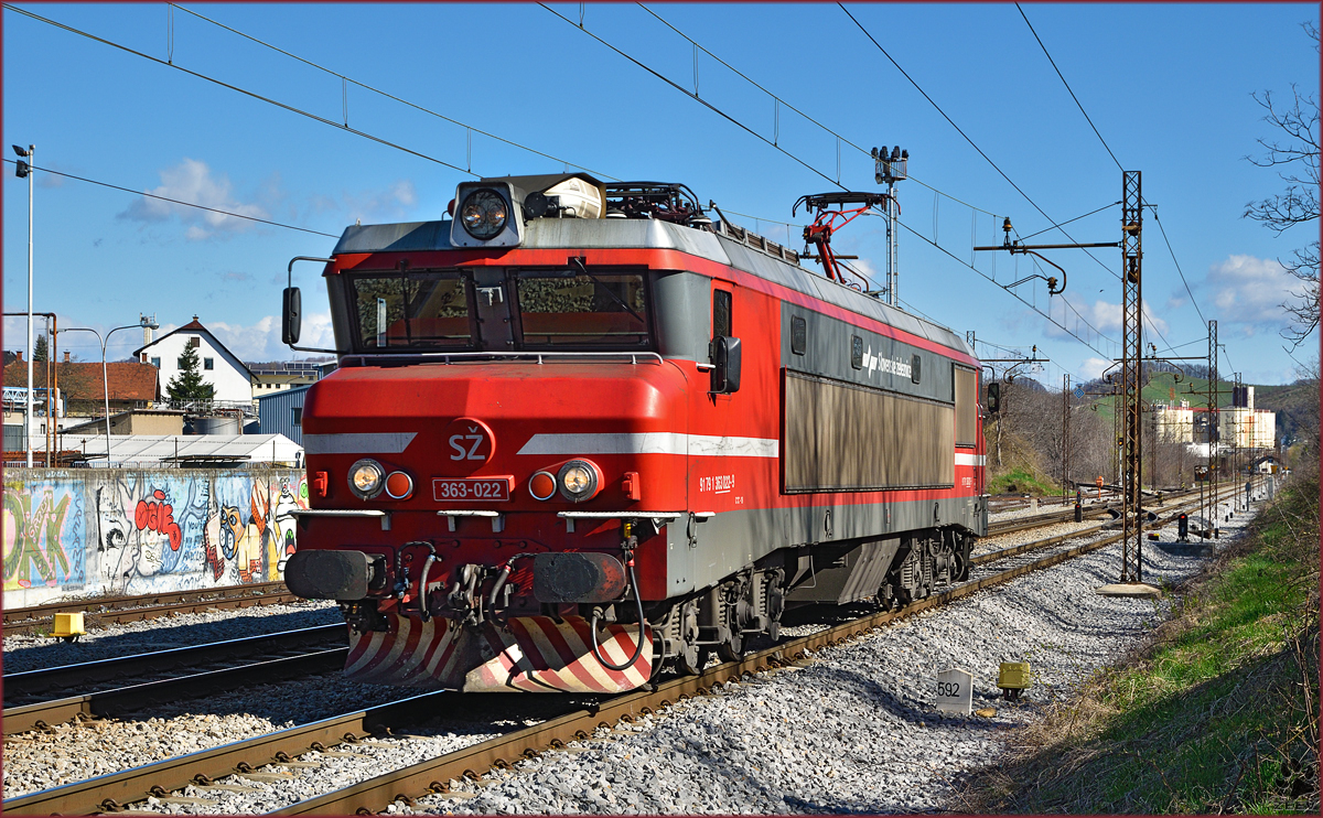 Electric loc 363-006 run through Maribor-Tabor on the way to Tezno yard. /3.4.2015