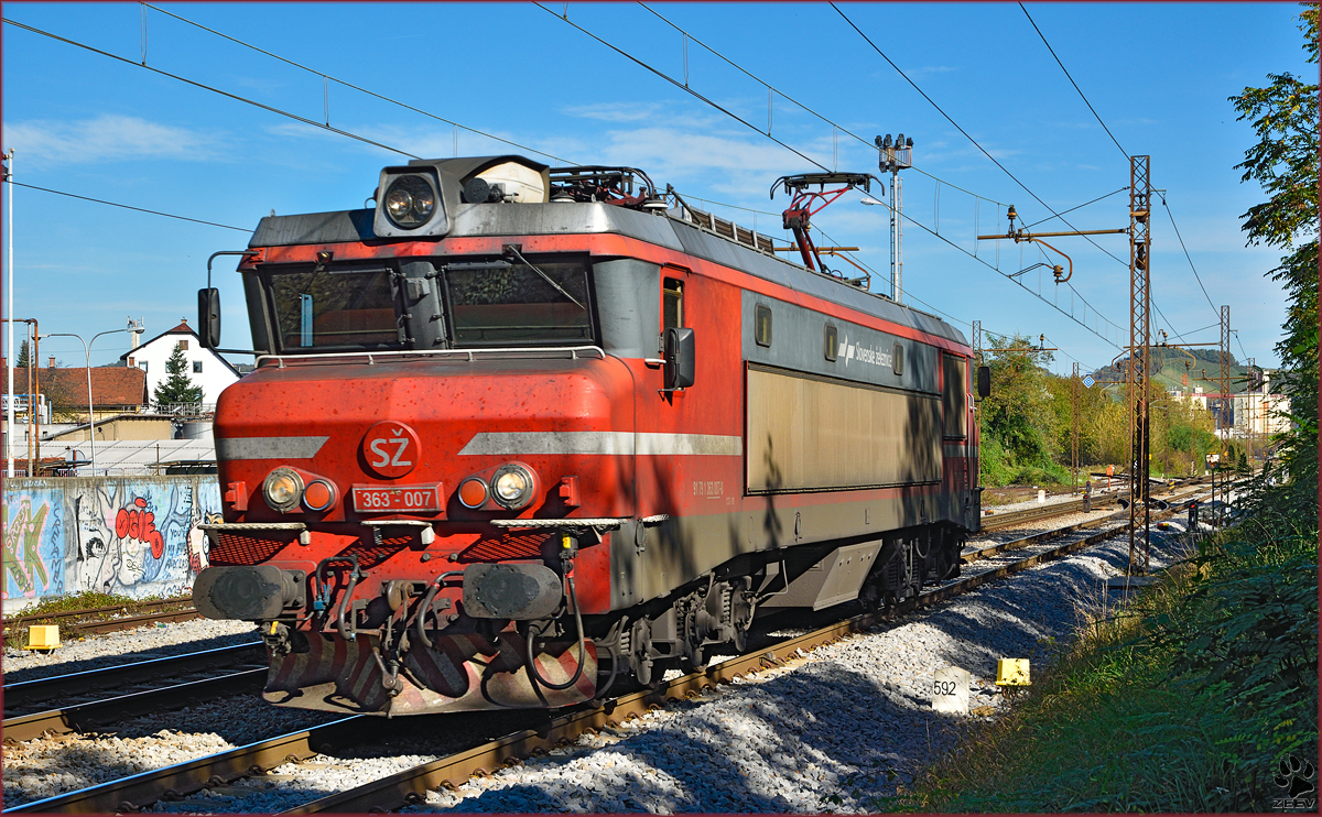 Electric loc 363-007 run through Maribor-Tabor on the way to Tezno yard. /14.10.2014