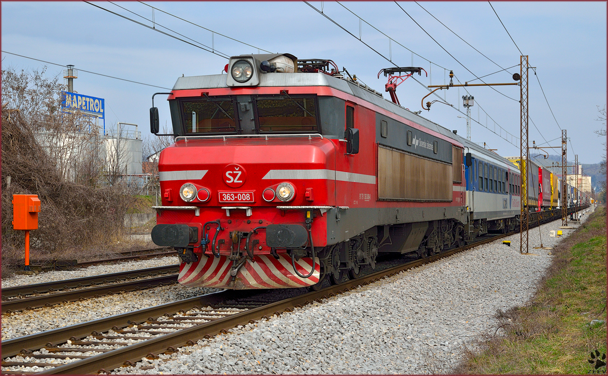 Electric loc 363-008 is hauling freight train through Maribor-Tabor on the way to Tezno yard. /10.3.2014