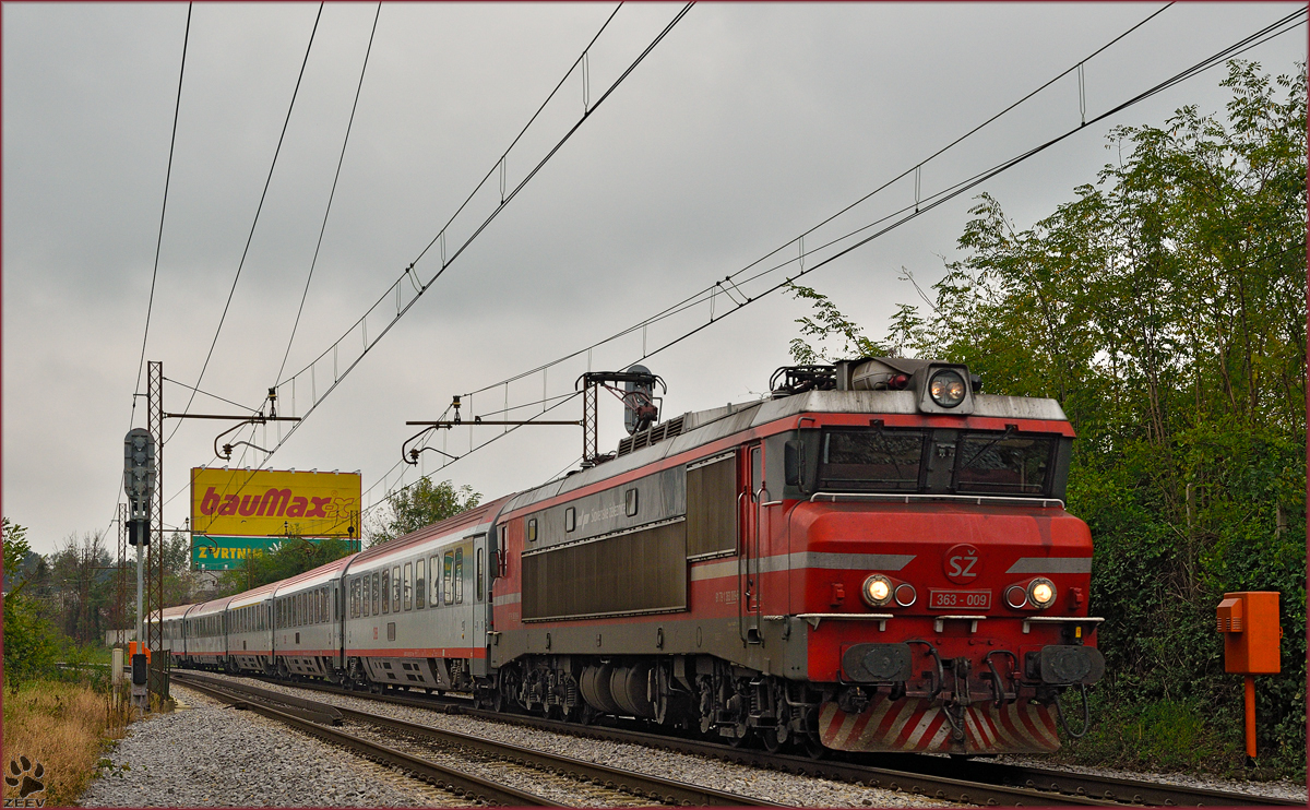 Electric loc 363-009 pull EC158 'Croatia' through Maribor-Tabor on the way to Vienna. /27.10.2014