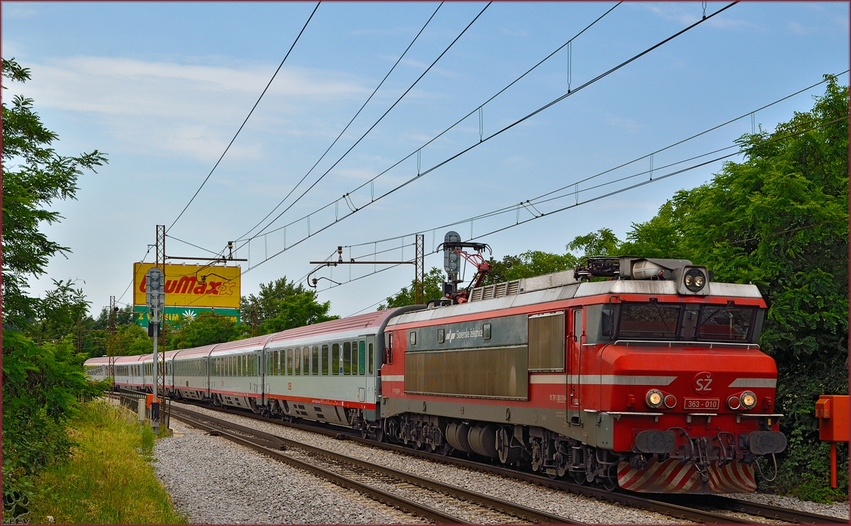 Electric loc 363-010 pull EC158 'Croatia' through Maribor-Tabor on the way to Vienna. /23.6.2014