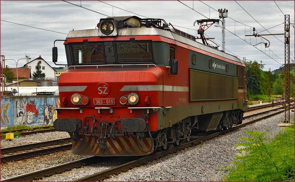 Electric loc 363-015 run through Maribor-Tabor on the way to Tezno yard. /12.8.2014