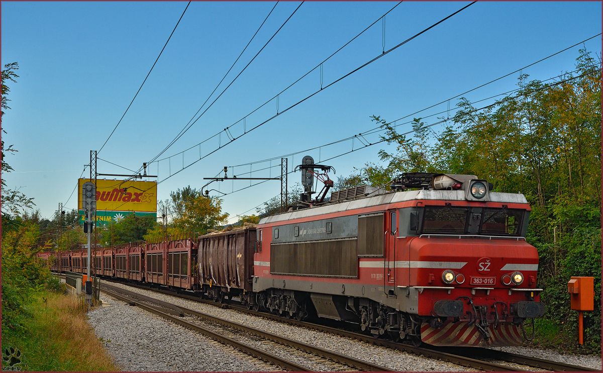 Electric loc 363-016 pull freight train through Maribor-Tabor on the way to the north. /14.10.2014