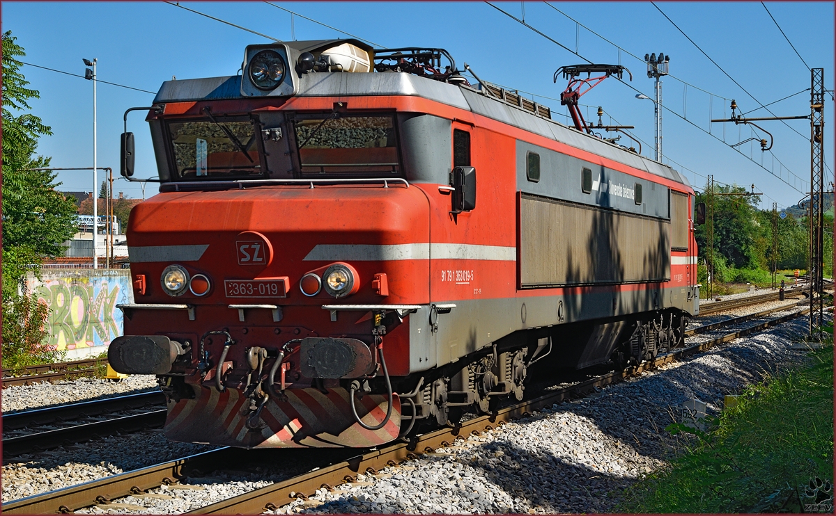 Electric loc 363-019 run through Maribor-Tabor on the way to Tezno yard. /28.8.2014