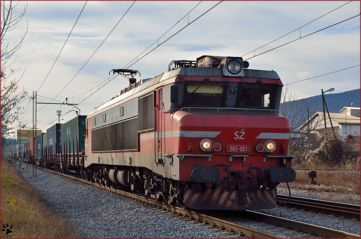 Electric loc 363-021 is hauling container train through Maribor-Tabor on the way to the north. /2.1.2014