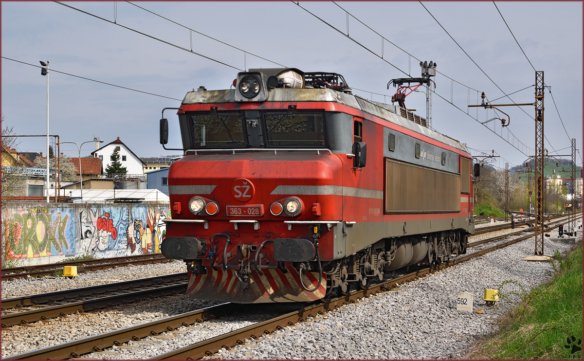 Electric loc 363-028 run through Maribor-Tabor on the way to Tezno yard. /14.4.2015