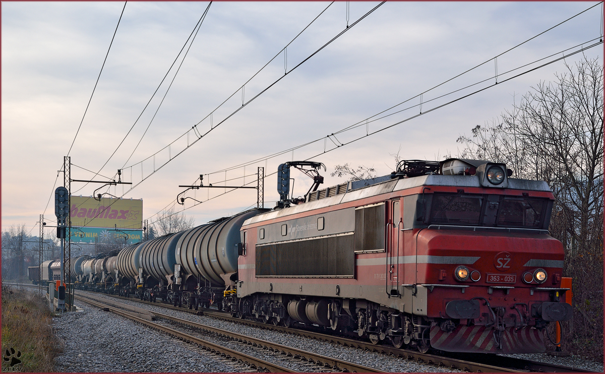 Electric loc 363-035 pull freight train through Maribor-Tabor on the way to the north. /20.12.2013