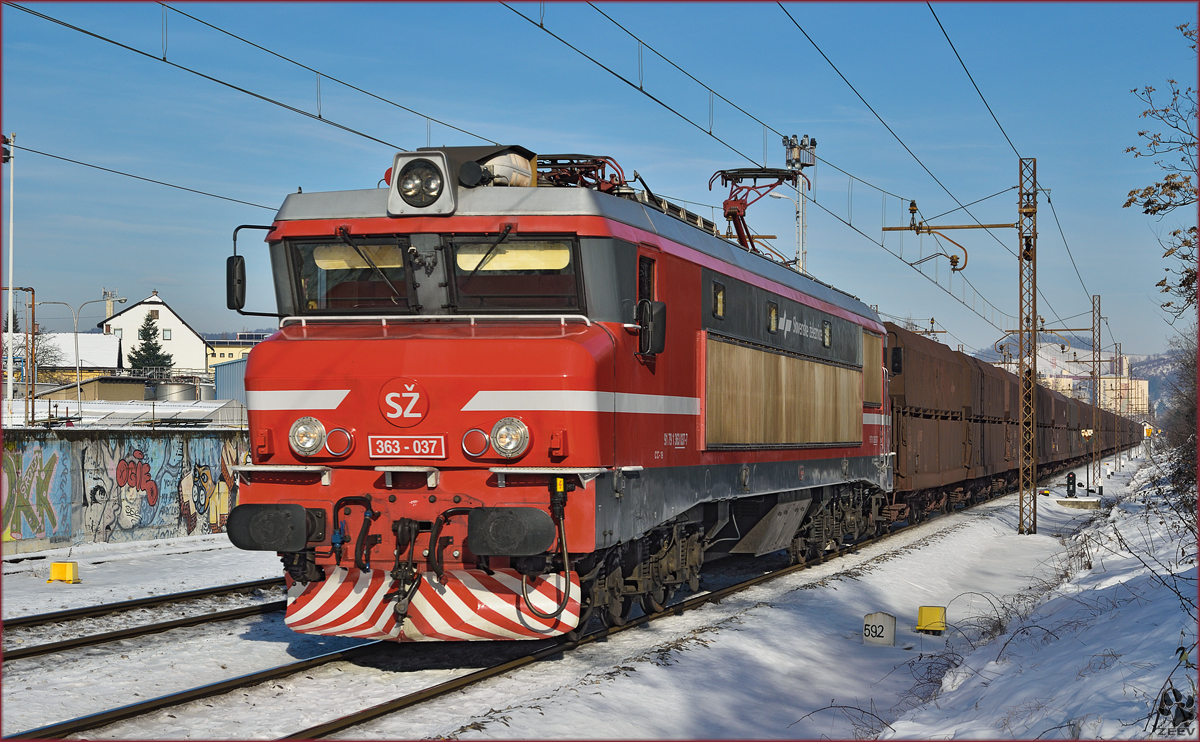 Electric loc 363-037 pull empty ore train through Maribor-Tabor on the way to Koler port. /2.1.2015