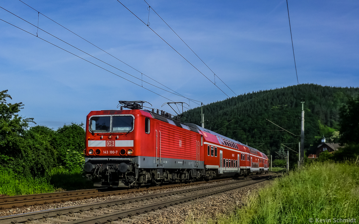 Electric locomotive 143 190 with a local train from Naumburg will shortly arrive at its terminal station in Saalfeld. (15 June 2013)