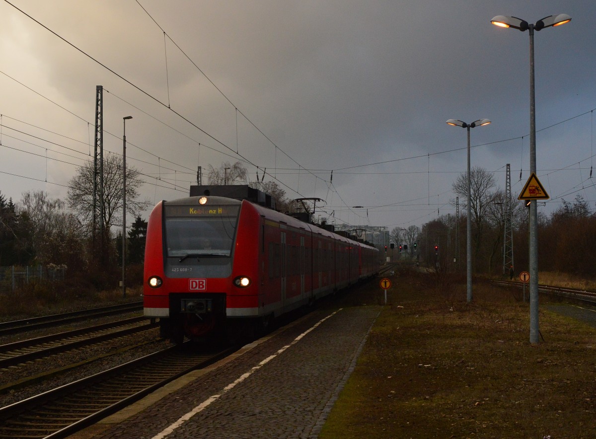 Electric multipale unit Class 425 608-7 on the RE8 line from Mönchengladbach Centralstation to Koblenz Centralstation arrives here at the station of Rommerskirchen. Saturday 23.1.2016
The clouds in the back where build at the powerplant Neurath and the wind pushes them in the direction of the photografer. 