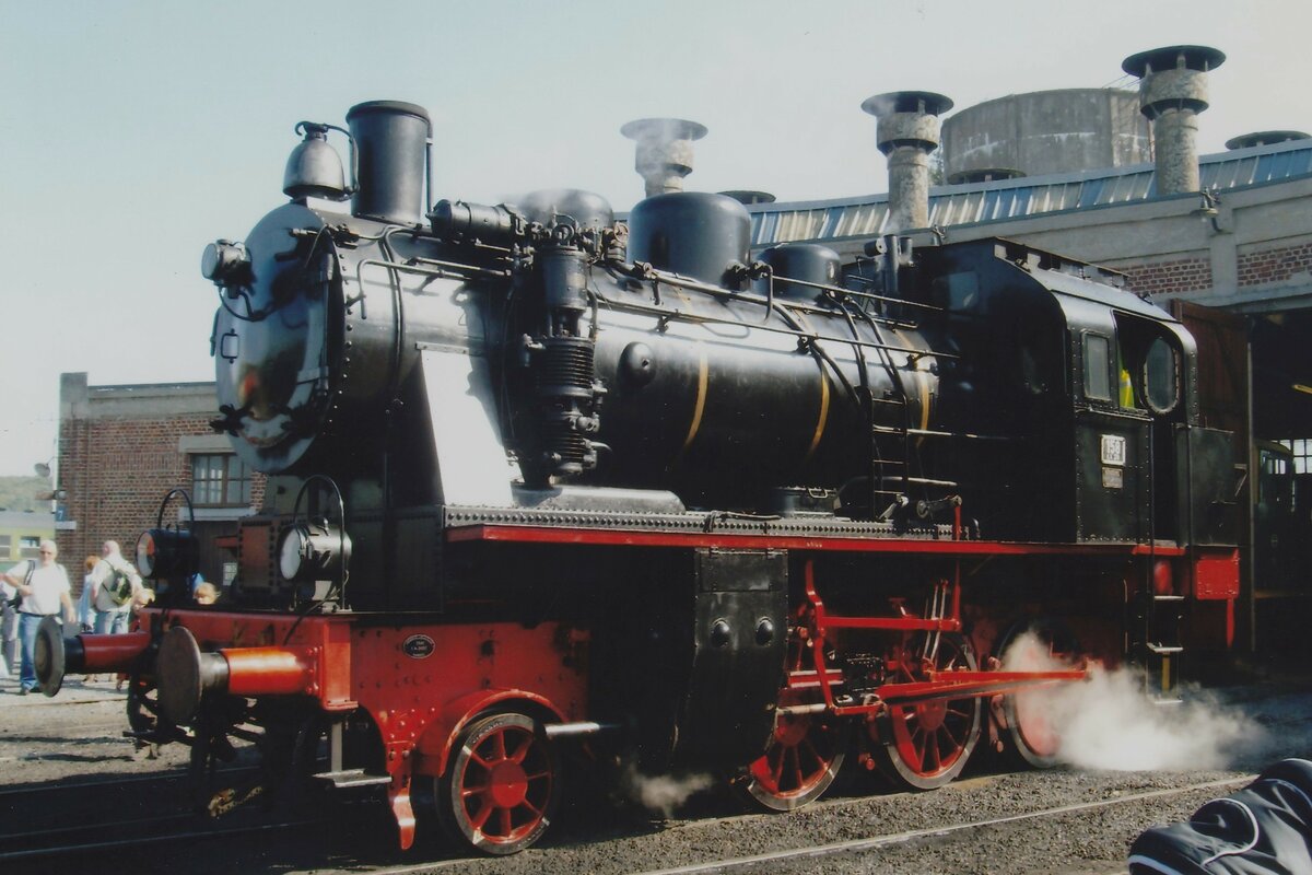 ElnA 158 lets off steam at Mariembourg with the CFV3V on 26 September 2009.