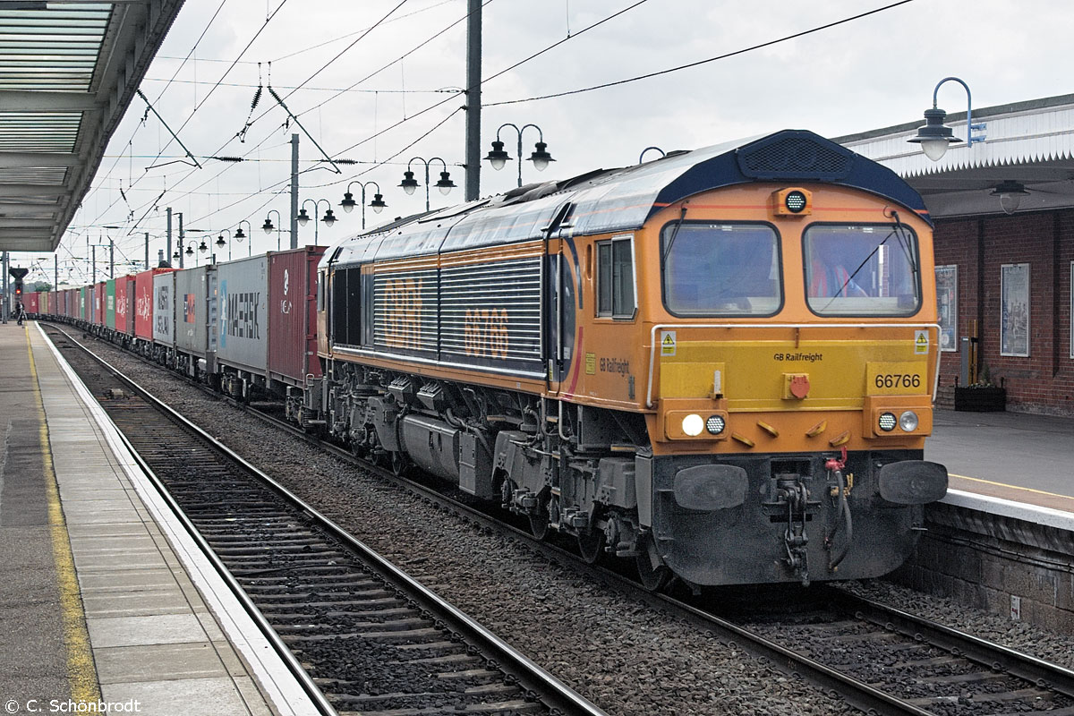 Ely, GB Railfreight Class 66 No. 66766 with a Containetrain from Felistowe, 2017,05,18