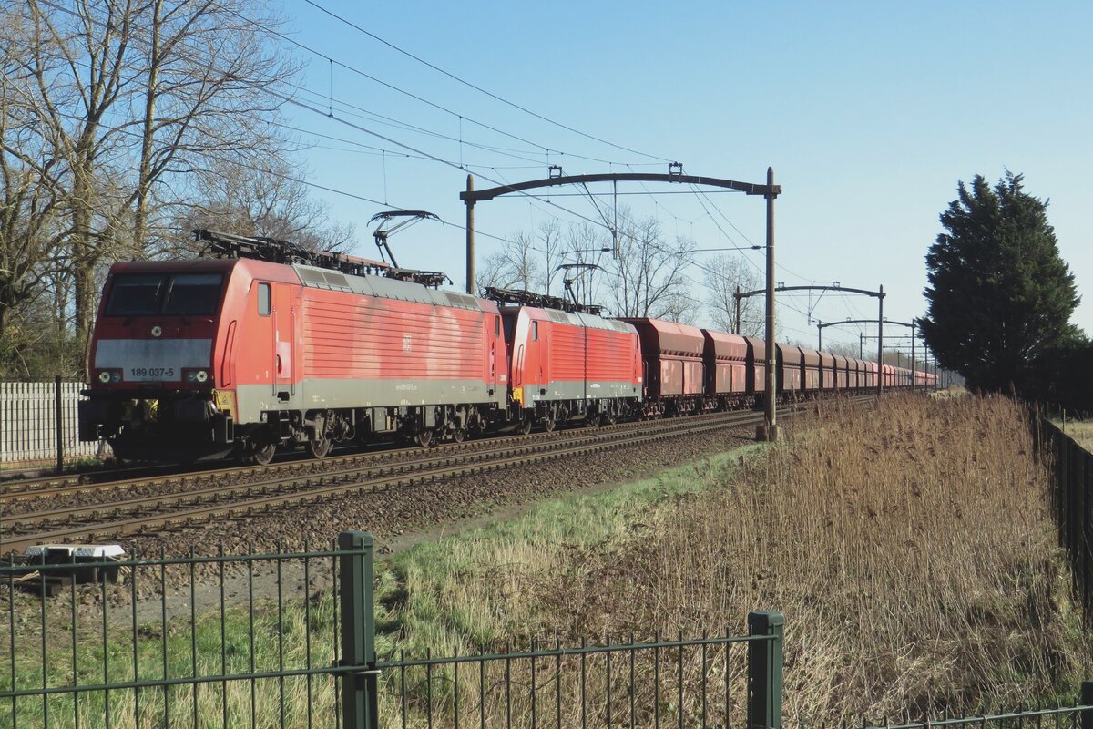 Empty iron ore train from Dillingen (Saar) with 189 037 passes Hulten on 23 February 2022. These train will continue to the Rotterdam port area, where Brasilian iron ore is transferred from bulk carrying ships onto the trains. 