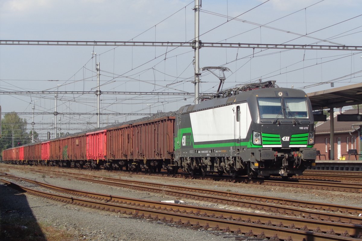 Empty ore train with 193 272 pauses at Navsi on 13 September 2018.