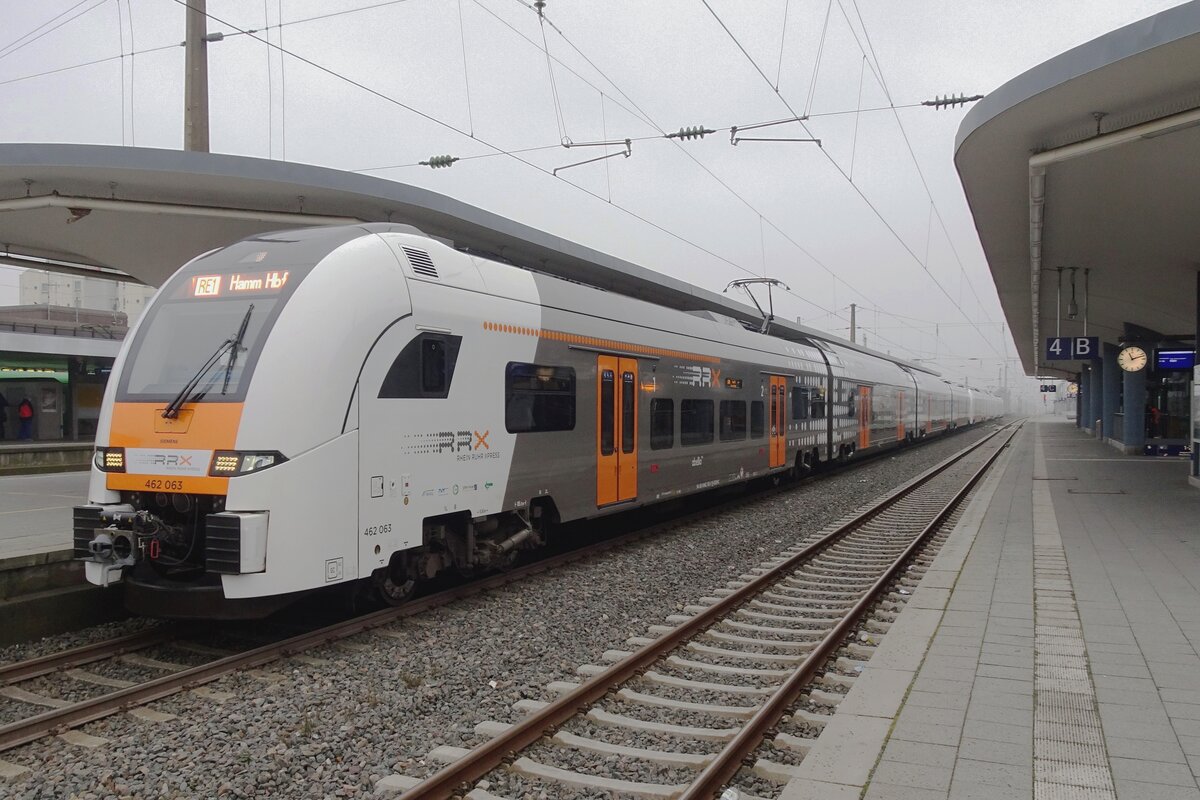 Endgame: Abellio 462 063 stands at Bochum Hbf on 26 Janaury 2022 and still wears the Abellio stickers. From 1 February 2022 Abellio Rail will disappear from the German tracks. All 82 Class 462 already wear the VRR-colour scheme.