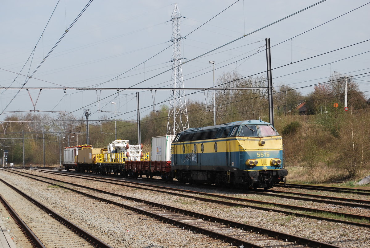 Engineering train on siding in Welkenraedt in April 2015.