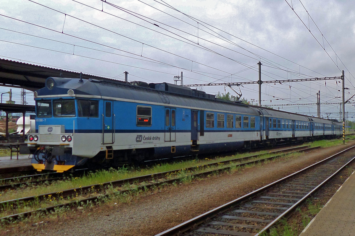 Entirely in the Najbrt-II colour scheme, CD 460 060 departs from Hranice nad Morave on 23 September 2017.