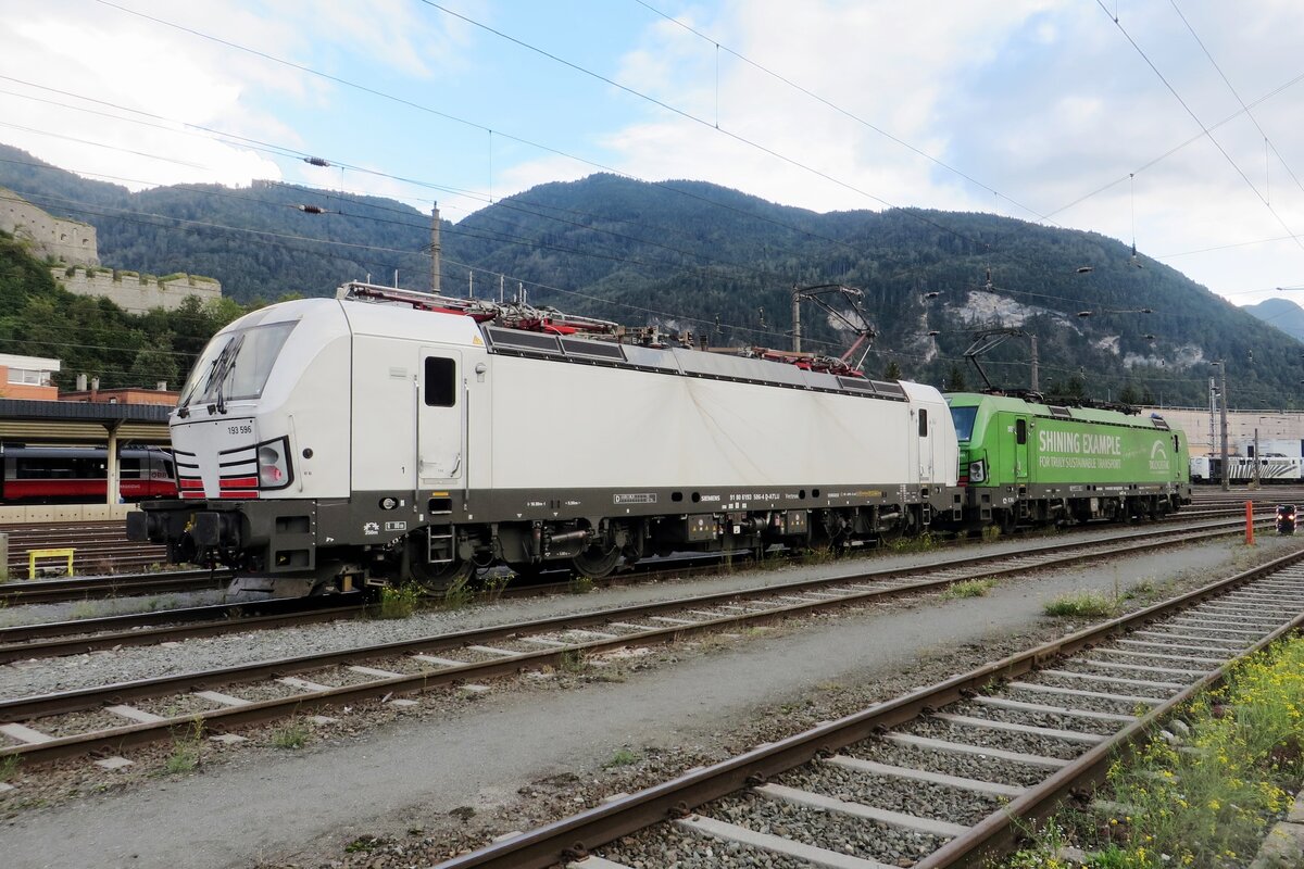 Entirely white TX Log 193 596 stands at Kufstein on 20 September 2021.